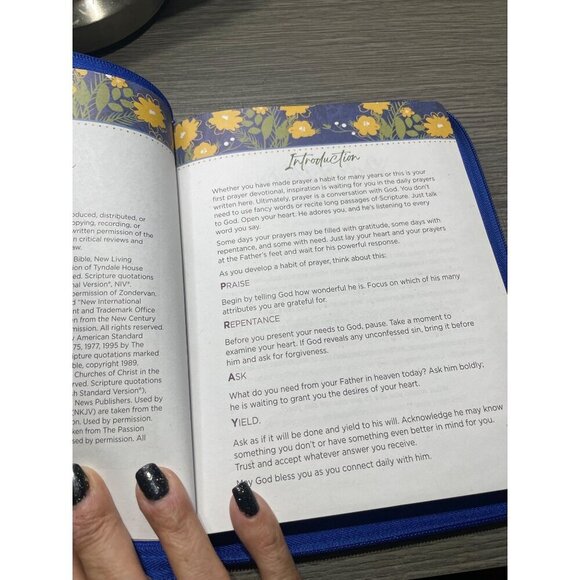 365 Days Of Prayer For Life Devotional Book With Zippered Blue Faux Leather Cove - Picture 4 of 9